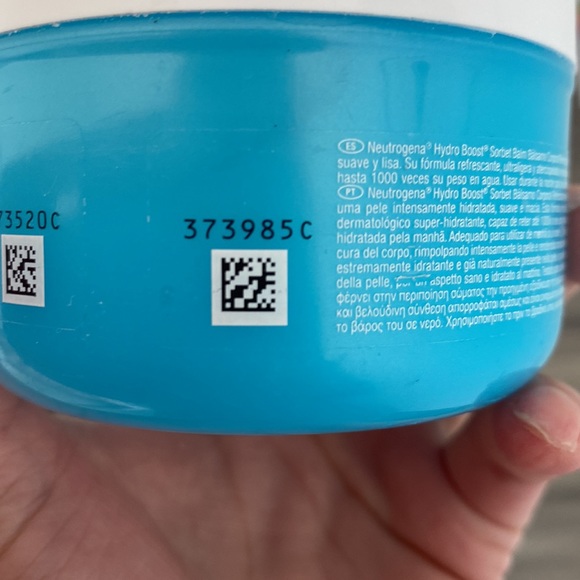 4 for $20: Neutrogena hydro boost Italian forumulation new and sealed full size - Picture 4 of 4